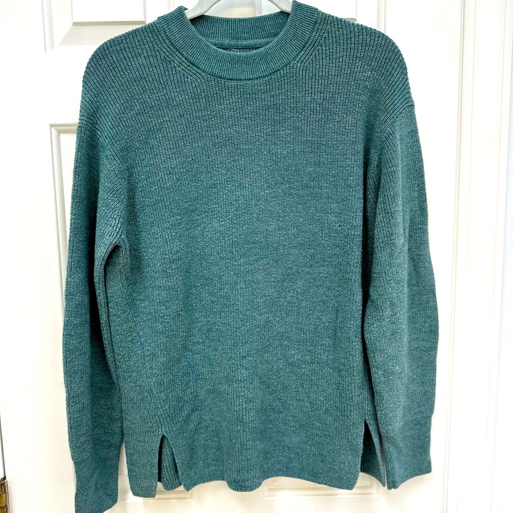 Lululemon size 4 sweater